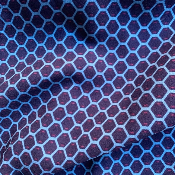 Beautiful Ann Taylor blouse - Picture 2 of 4